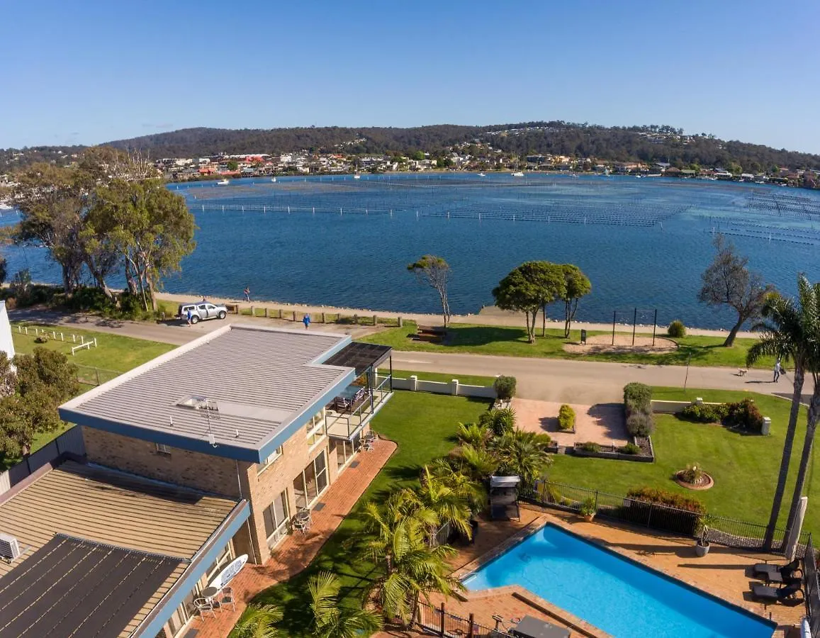 The Retreat Lakeside Merimbula 3*,  Australia