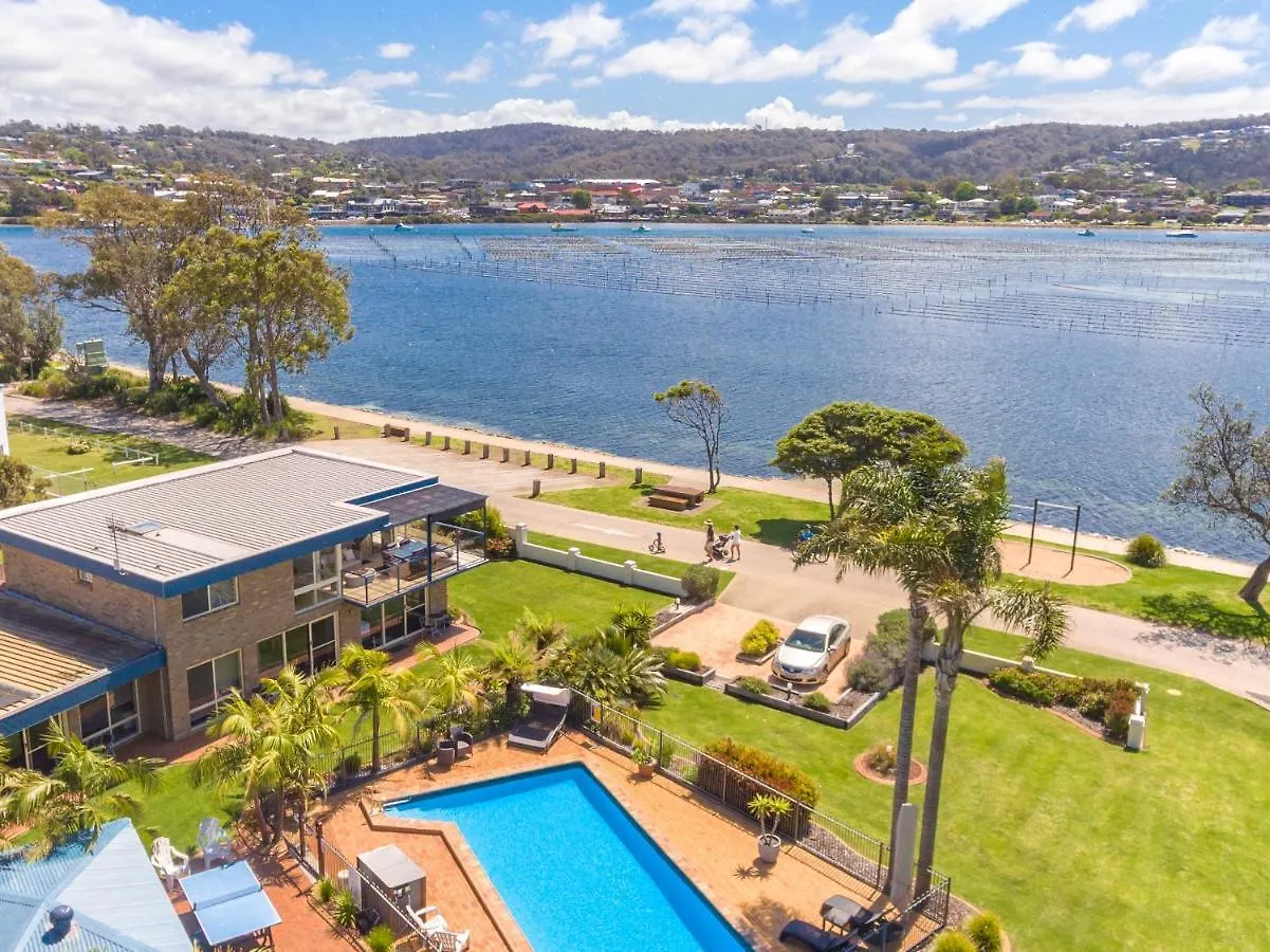 The Retreat Lakeside Merimbula Australia