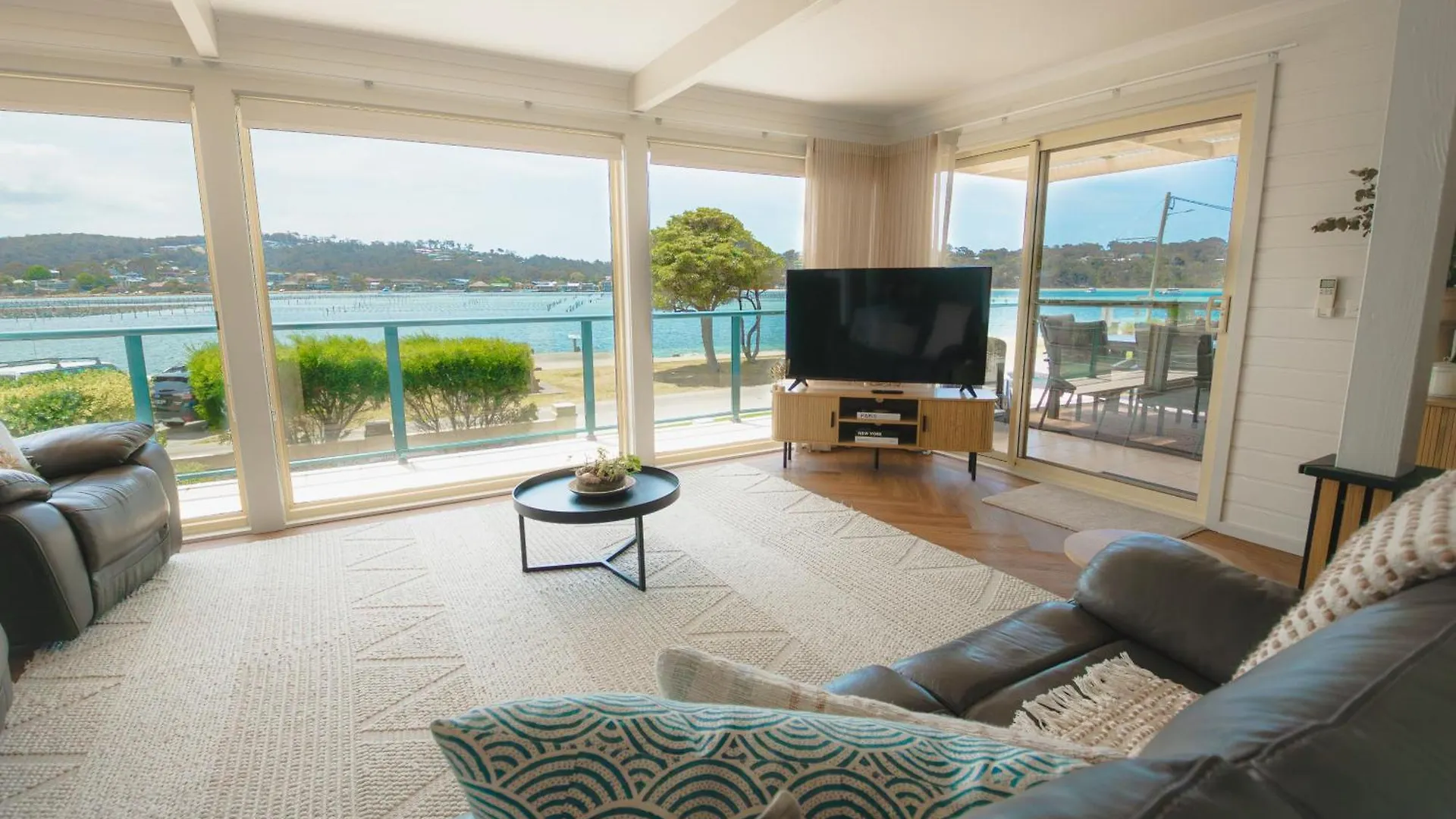 *** Aparthotel The Retreat Lakeside Merimbula Australia